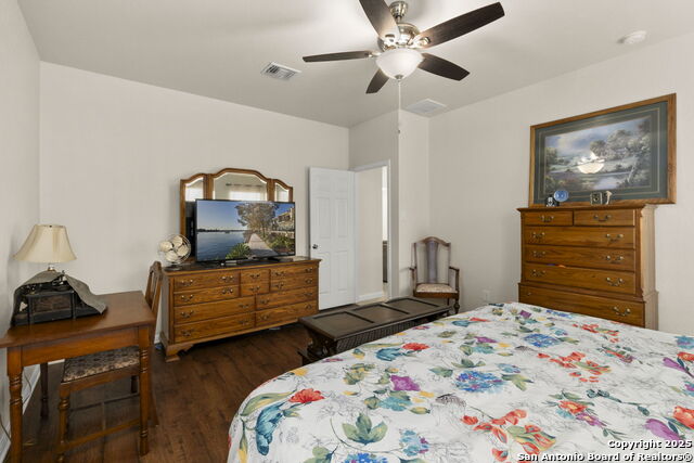 Listing photo id 13 for 2530 Diamondback