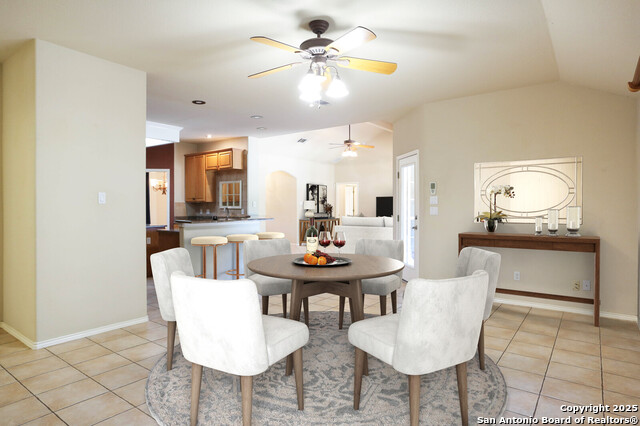 Image 13 of 34 For 161 N Stallion Estates Dr