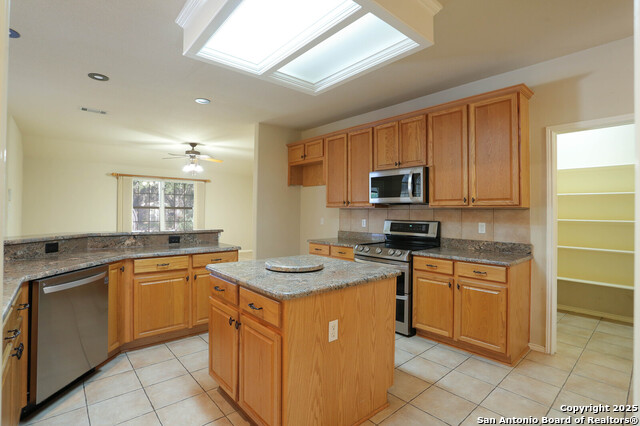 Image 7 of 34 For 161 N Stallion Estates Dr