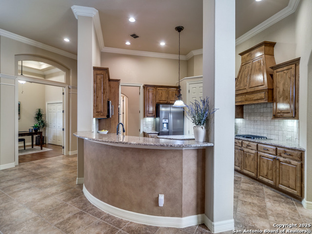 Listing photo id 9 for 130 Hampton Wy