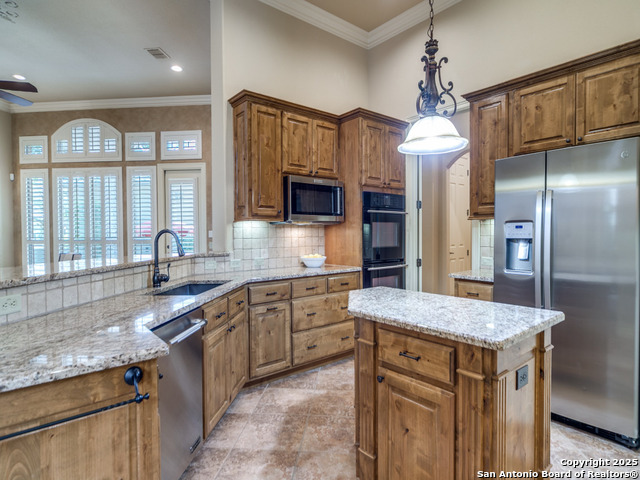 Listing photo id 10 for 130 Hampton Wy