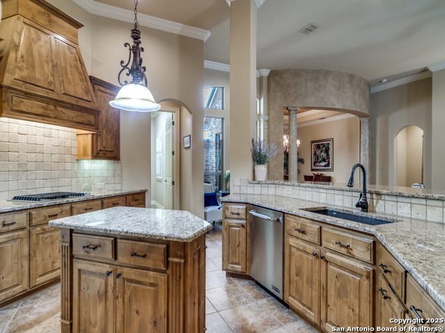 Listing photo id 11 for 130 Hampton Wy