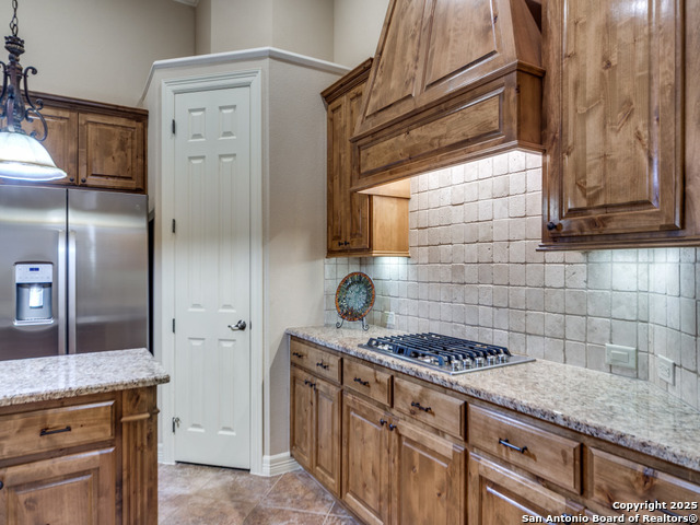 Listing photo id 12 for 130 Hampton Wy
