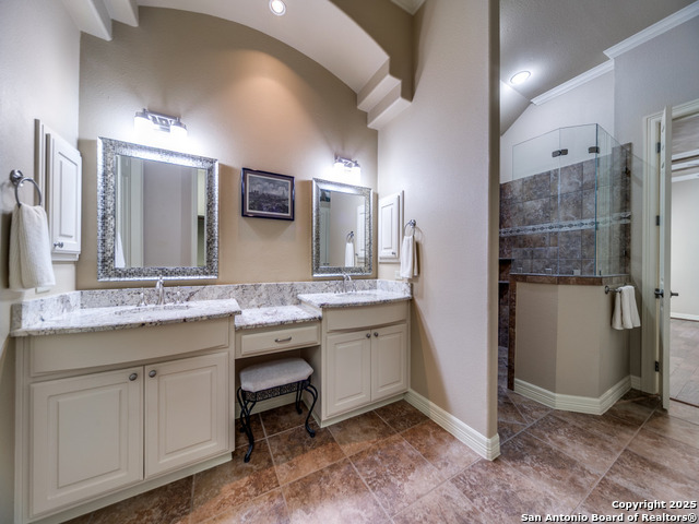 Listing photo id 14 for 130 Hampton Wy