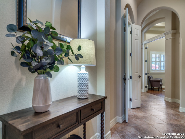 Listing photo id 2 for 130 Hampton Wy