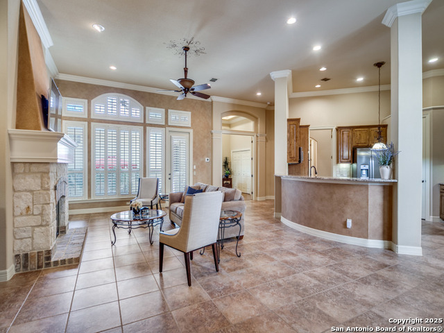 Listing photo id 5 for 130 Hampton Wy
