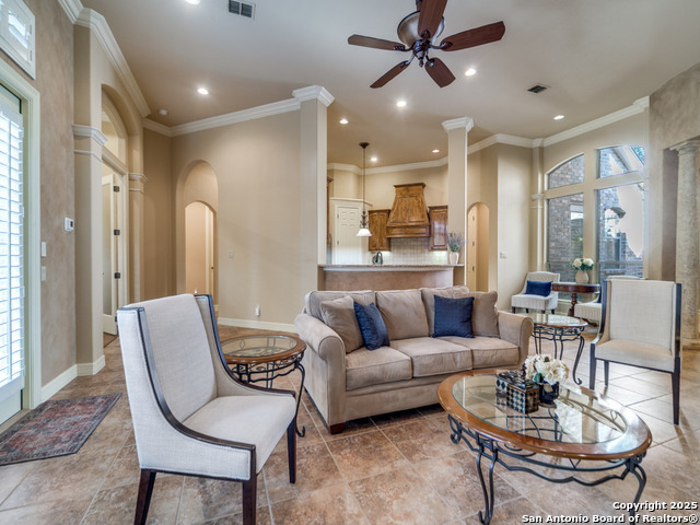 Listing photo id 6 for 130 Hampton Wy