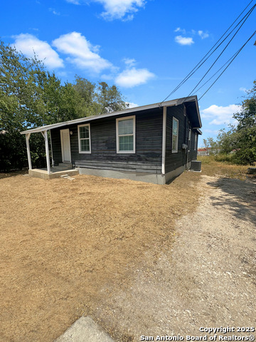 Image 2 of 9 For 527 Bee  