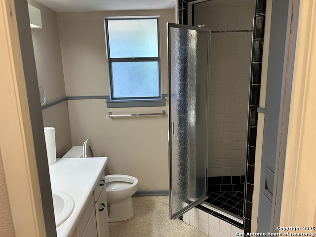 Image 18 of 34 For 10711 Janet Lee