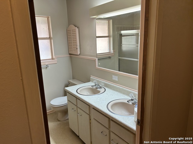 Image 20 of 34 For 10711 Janet Lee