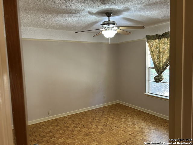 Image 22 of 34 For 10711 Janet Lee