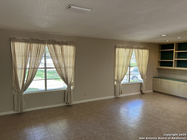 Image 7 of 34 For 10711 Janet Lee