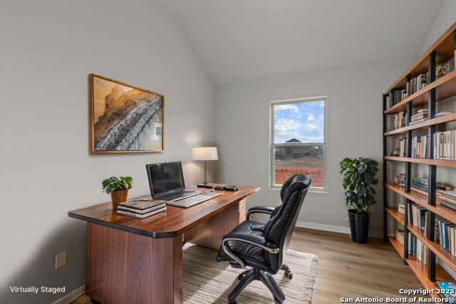 Listing photo id 9 for 161 Cheyenne Drive