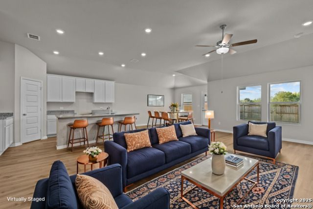 Listing photo id 4 for 161 Cheyenne Drive