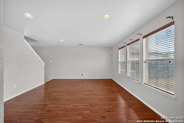 Image 7 of 24 For 10112 Villa Del Lago