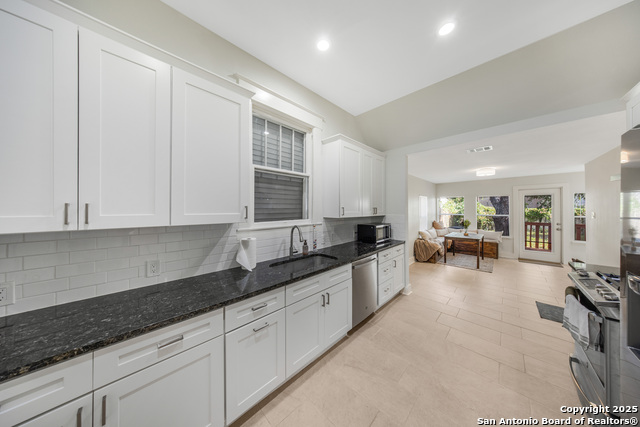 Image 12 of 26 For 509 Mistletoe Ave W