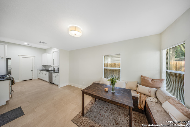 Image 14 of 26 For 509 Mistletoe Ave W