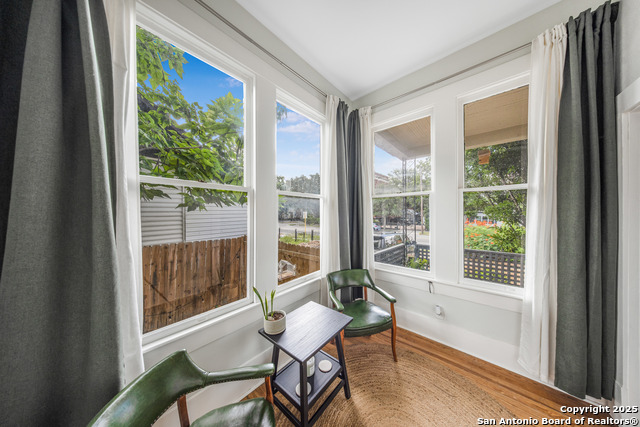 Image 18 of 26 For 509 Mistletoe Ave W