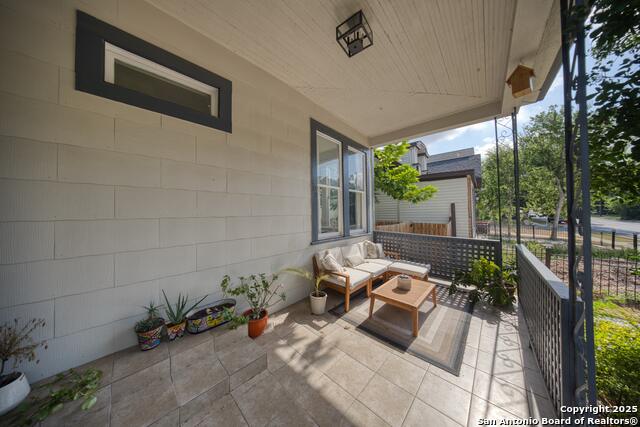 Image 2 of 26 For 509 Mistletoe Ave W