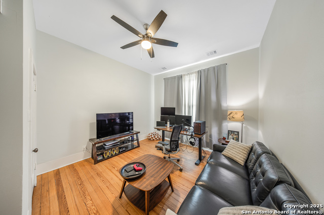 Image 21 of 26 For 509 Mistletoe Ave W