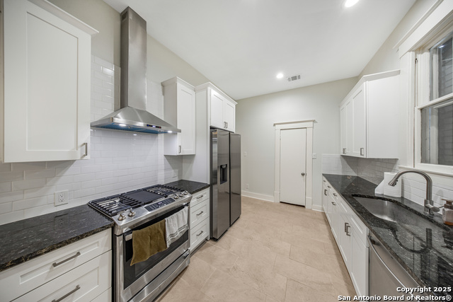 Image 9 of 26 For 509 Mistletoe Ave W