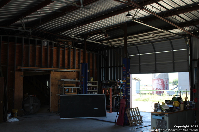 Listing photo id 8 for 2780 Fm 471  