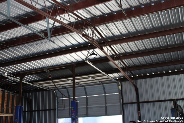 Listing photo id 9 for 2780 Fm 471  