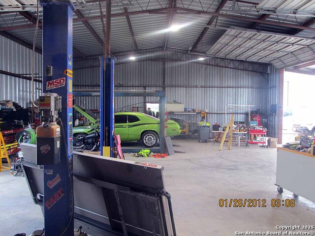 Listing photo id 11 for 2780 Fm 471  