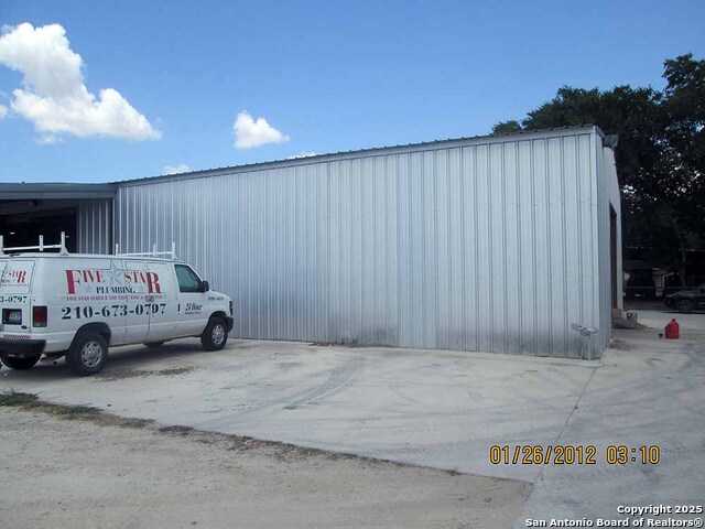 Listing photo id 21 for 2780 Fm 471  