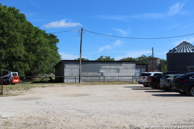 Listing photo id 1 for 2780 Fm 471  