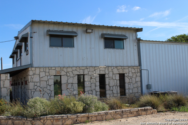 Listing photo id 2 for 2780 Fm 471  