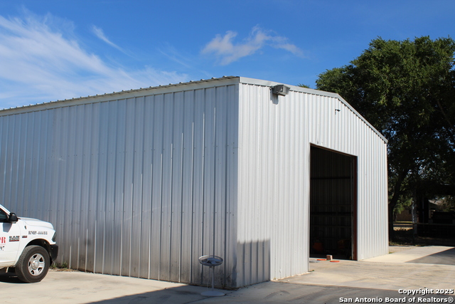 Listing photo id 5 for 2780 Fm 471  