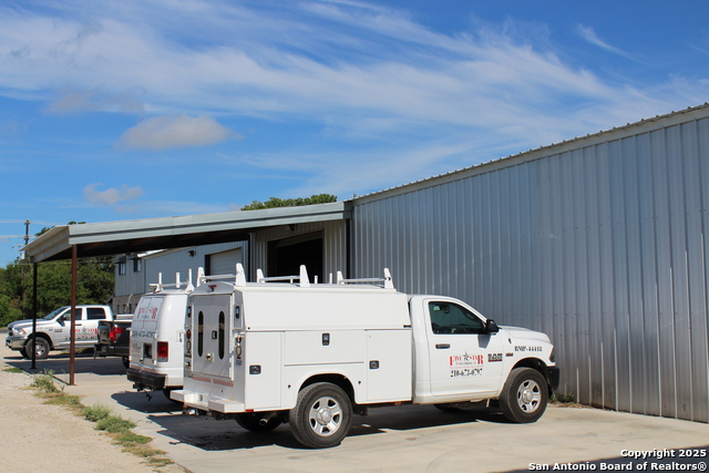 Listing photo id 6 for 2780 Fm 471  