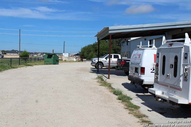 Listing photo id 7 for 2780 Fm 471  