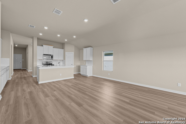 Listing photo id 10 for 159 Cheyenne Drive