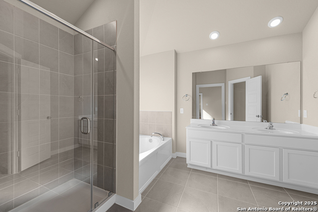 Listing photo id 12 for 159 Cheyenne Drive
