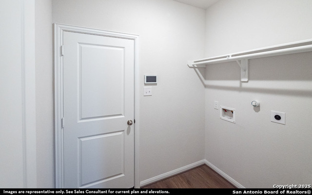 Listing photo id 11 for 8922 Chili Bowl Street