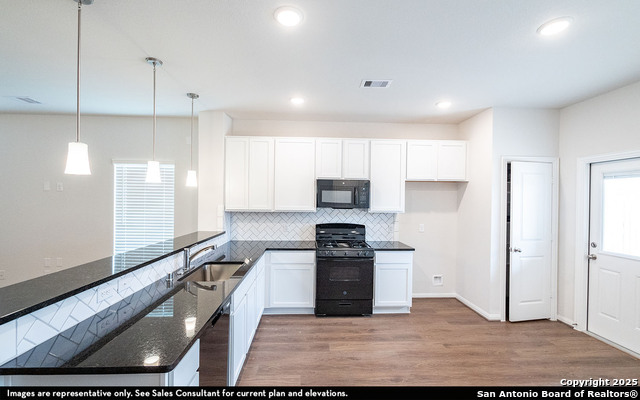 Listing photo id 2 for 8922 Chili Bowl Street
