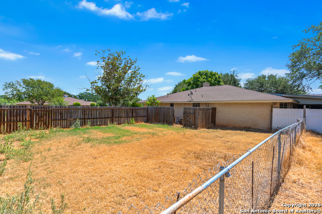 Image 33 of 48 For 198 Encino Drive