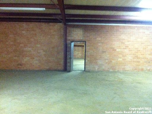 Listing photo id 9 for 8446 Gault Ln