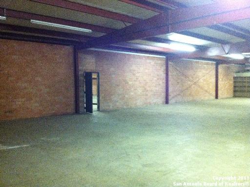 Listing photo id 11 for 8446 Gault Ln