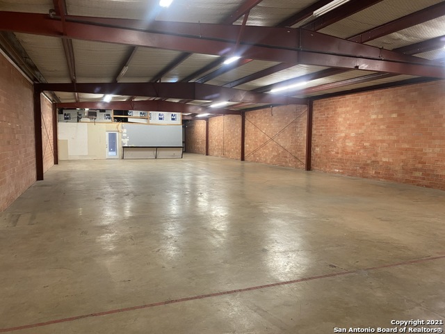 Listing photo id 12 for 8446 Gault Ln