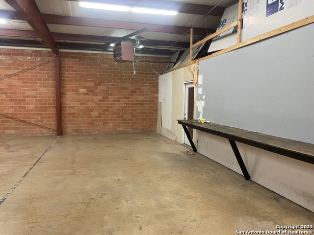 Listing photo id 13 for 8446 Gault Ln