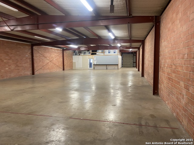 Listing photo id 14 for 8446 Gault Ln