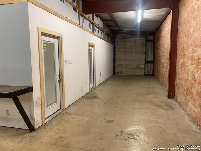 Listing photo id 15 for 8446 Gault Ln