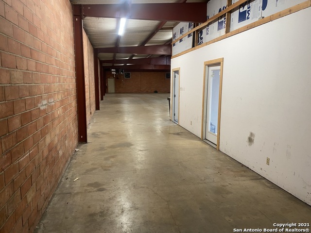 Listing photo id 16 for 8446 Gault Ln