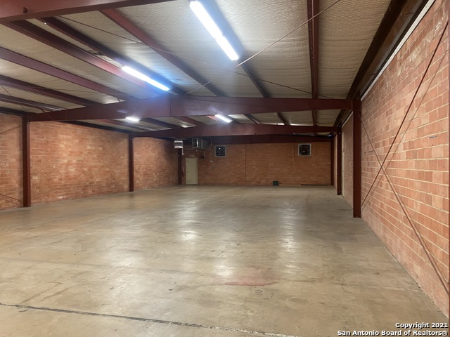 Listing photo id 17 for 8446 Gault Ln