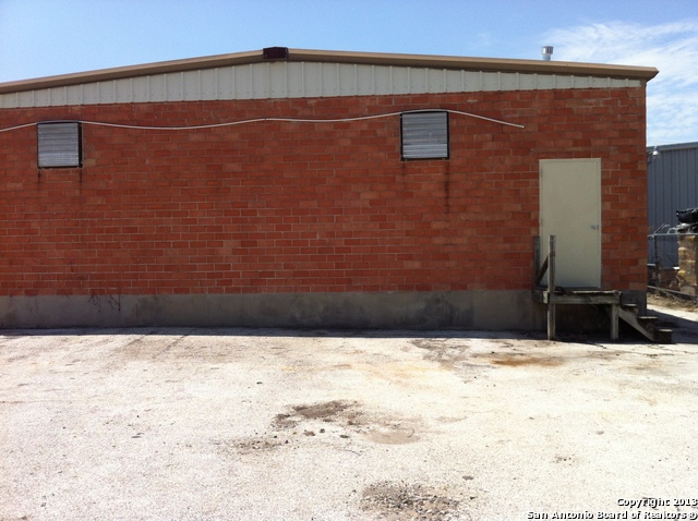 Listing photo id 18 for 8446 Gault Ln