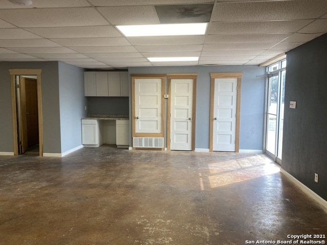 Listing photo id 3 for 8446 Gault Ln