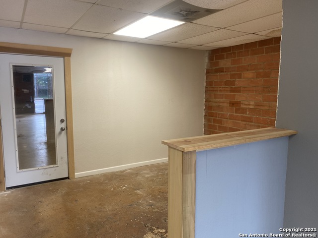 Listing photo id 4 for 8446 Gault Ln